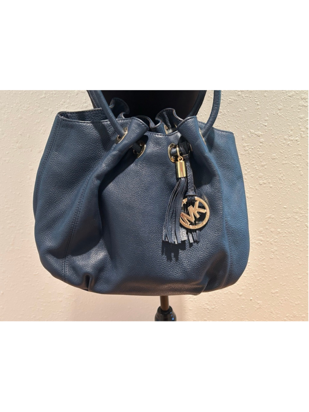 Women's Michael Kors Navy Leather Drawstring Shoulder Bag 
15 x 11 x 4 - Picture 2 of 5